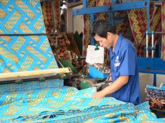 ��һ��װ���䣺��ÿλԱ�������Զ�����