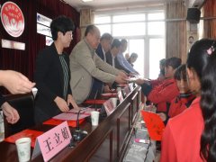 公司加入扶贫日送温暖运动