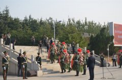 公司员工代表加入义士纪念日敬献花篮仪式